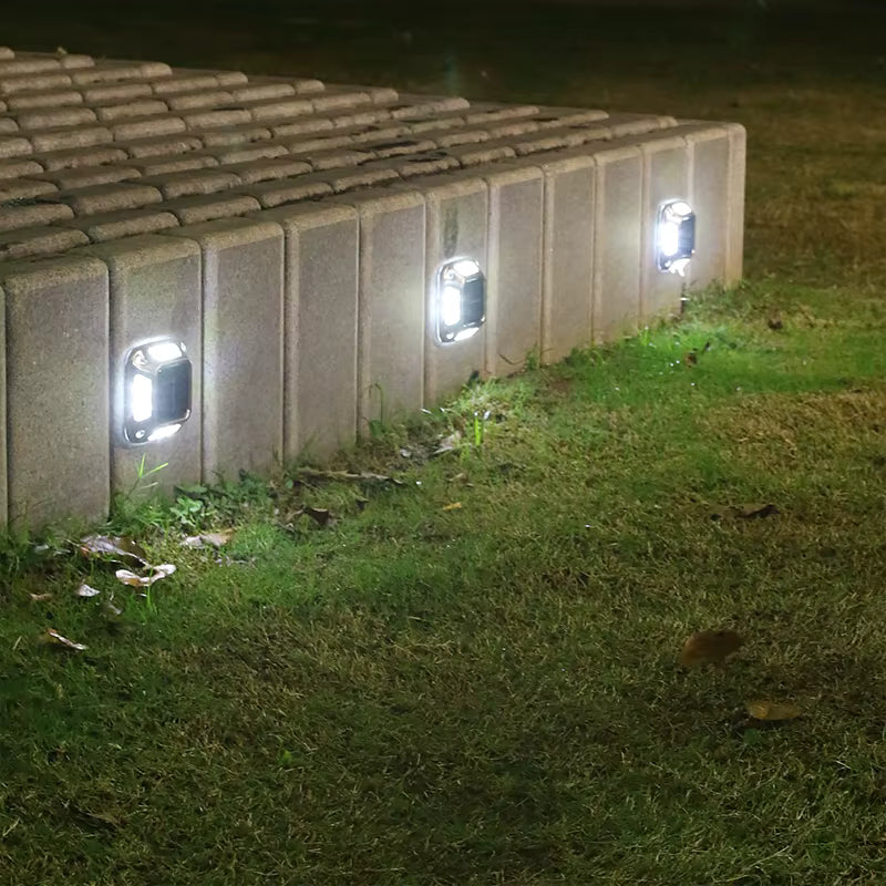 Lot de 4 Spots Solaires LED Extérieurs 8LED – Étanches IP65, Sans Fil, Idéals Allées, Escaliers & Terrasses (Cygnus) - LUMICONCEPT