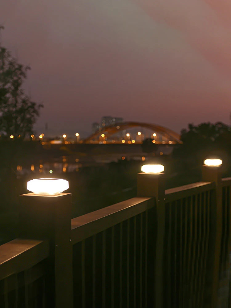 Lumière de Pilier Solaire LED 30LED – Étanche IP65 pour Poteaux de Clôture et Jardin (Carina) LUMICONCEPT