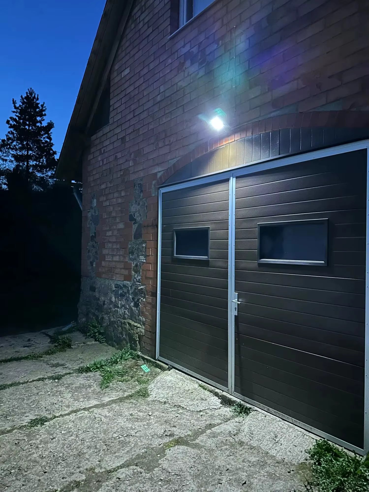 Projecteur Solaire Extérieur 350000LM – Capteur de Mouvement & Télécommande (Capella) - LUMICONCEPT