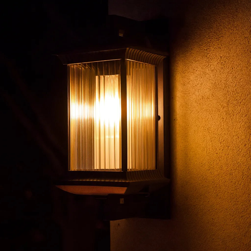 Applique Murale Extérieure Moderne – E27 – Étanche IP55, Aluminium & Verre Trempé, Idéale Jardin, Cour & Balcon (Polaris) LUMICONCEPT