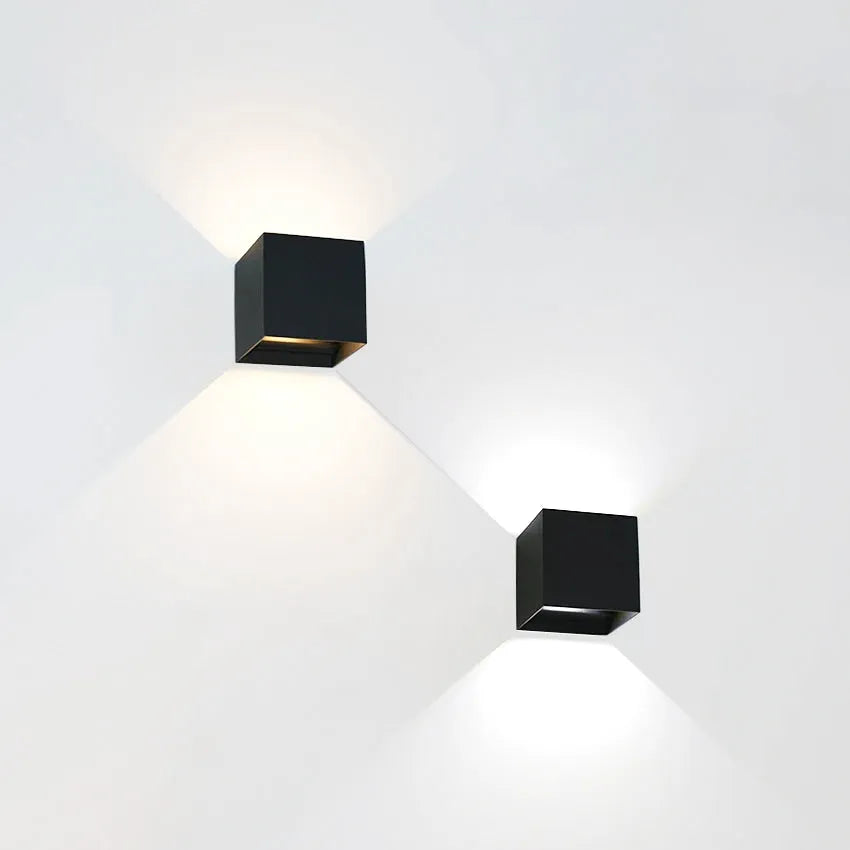 Applique Murale LED Extérieure – Étanche IP65, Design Carré Moderne Aluminium Noir/Blanc/Gris, Porche et Cour (Carina) LUMICONCEPT