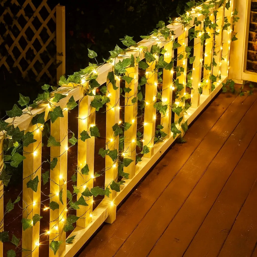 Guirlande Solaire LED Lierre – Étanche, Vigne Artificielle Feuilles d’Érable, Décoration Clôture et Jardin (Draco) LUMICONCEPT