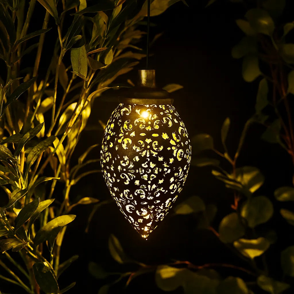 Lampe Solaire LED Suspendue – Étanche IP44, Design Fer Forgé Ajouré, Projection Lumineuse Jardin (Andromeda) LUMICONCEPT