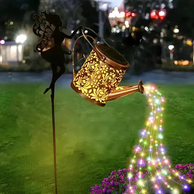 Lampe Solaire LED Suspendue – Étanche IP65, Arrosoir Métal Effet Guirlande Lumineuse, Décoration Jardin (Andromeda) LUMICONCEPT